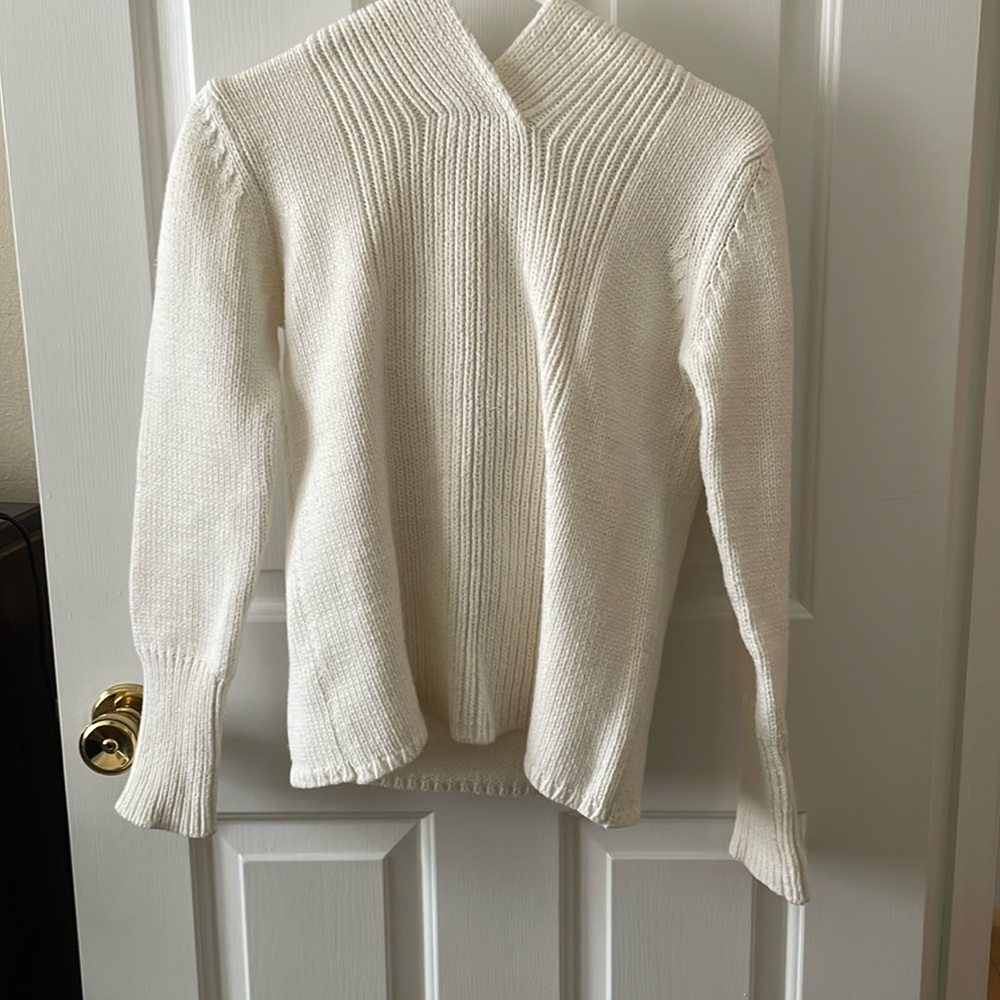 GAP hooded sweater. stitching in front. Small. Long sleeve. Off white colored.